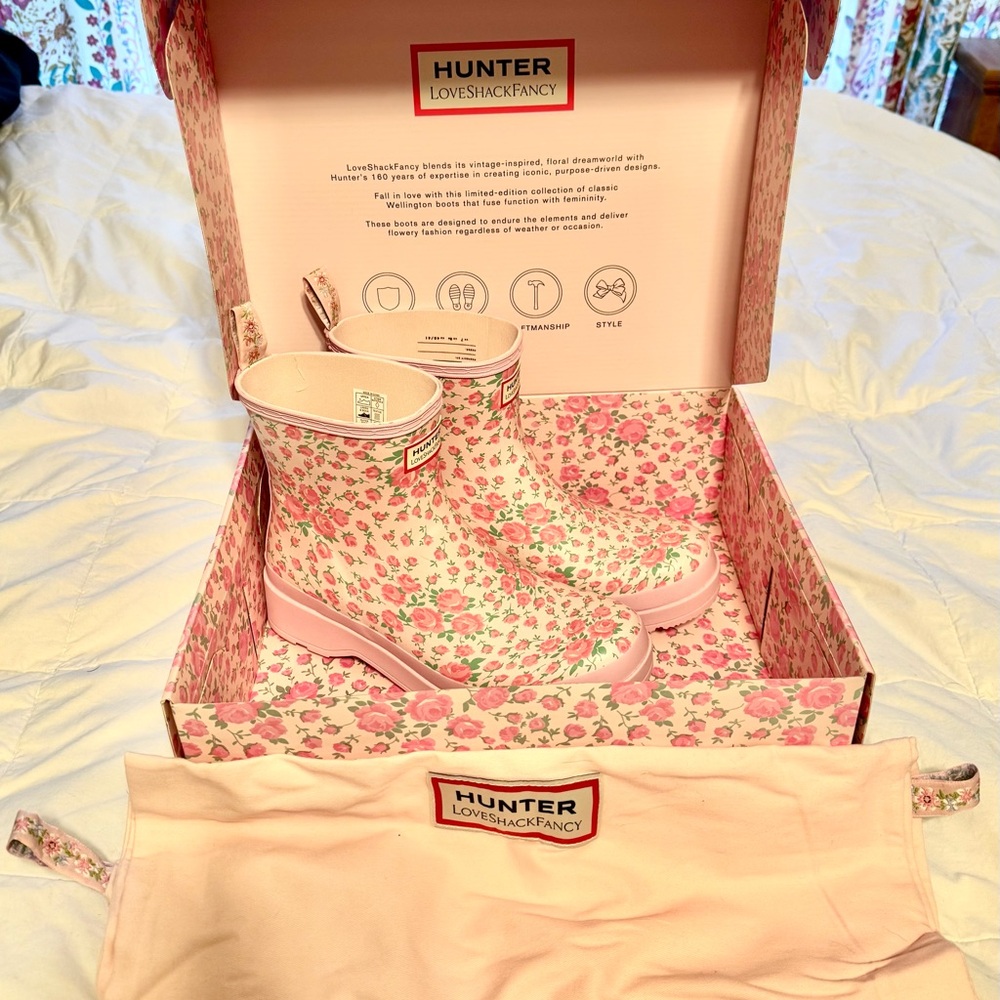 Hunter X LoveShack Fancy Pink Floral Winter & Rain Boots - Size 9